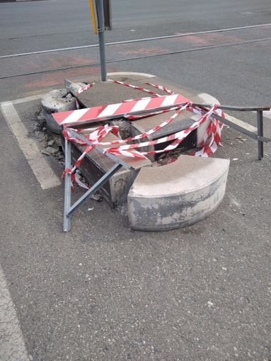 Asfalto danneggiato Asfalto danneggiato