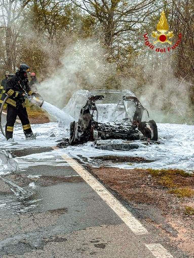 Le persone a bordo, alla vista del fumo, hanno accostato Le persone a bordo, alla vista del fumo, hanno accostato