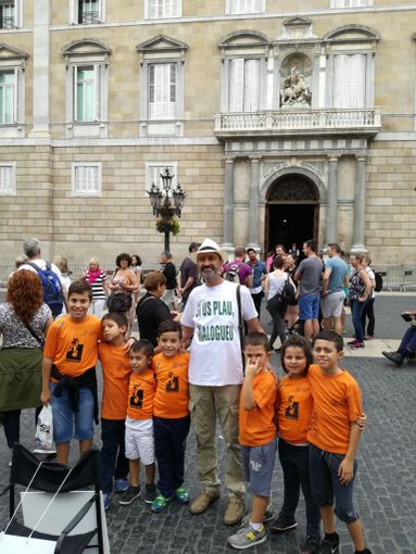 Squadra di bambini di Collegno incontra gli attivisti del dialogo a Barcellona