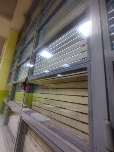 Liceo Regina Margherita: sostituti i vetri danneggiati dalla grandine con una soluzione provvisoria Liceo Regina Margherita: sostituti i vetri danneggiati dalla grandine con una soluzione provvisoria