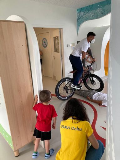 Brumotti in bicicletta
