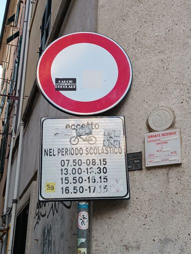 Segnaletica stradale e pedonalizzazioni più efficienti: ecco come migliorare la sicurezza nelle aree scolastiche Segnaletica stradale e pedonalizzazioni più efficienti: ecco come migliorare la sicurezza nelle aree scolastiche