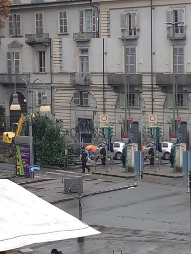 Rimosso il chiosco della discordia di Porta Palazzo. Esulta la Circoscrizione 7: “Finalmente abbattuto” Rimosso il chiosco della discordia di Porta Palazzo. Esulta la Circoscrizione 7: “Finalmente abbattuto”