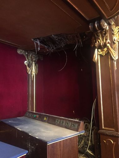 Crollo in Sala Rossa, cede una parte del controsoffitto dell'aula del consiglio di Torino