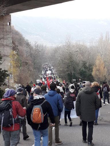 Migliaia di valsusini in corteo contro la Tav: &quot;Continuiamo a resistere&quot;