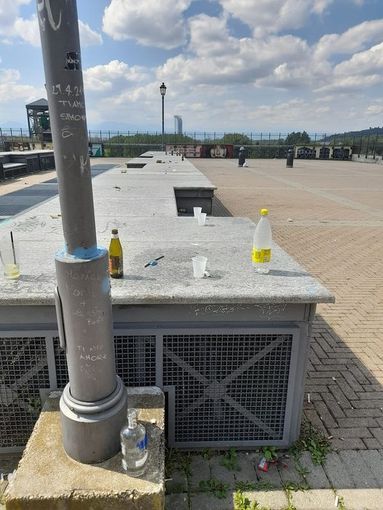 La 'terrazza' di Moncalieri torna ad essere oggetto di vandalismo e abbandono di rifiuti