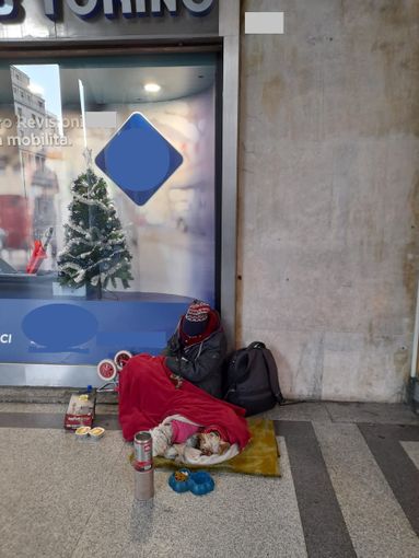 mendicante in strada
