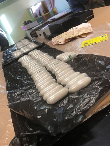 Bloccate dopo il Frejus con quasi 2 chili di eroina nello stomaco o tra i bagagli: arresate due persone Bloccate dopo il Frejus con quasi 2 chili di eroina nello stomaco o tra i bagagli: arresate due persone
