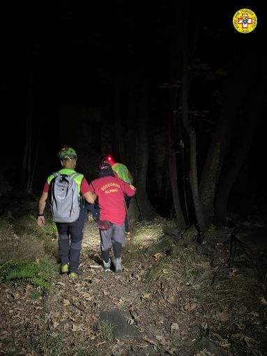 Donna di 88 anni dispersa nei boschi: salvata dal soccorso alpino alle 5 del mattino Donna di 88 anni dispersa nei boschi: salvata dal soccorso alpino alle 5 del mattino