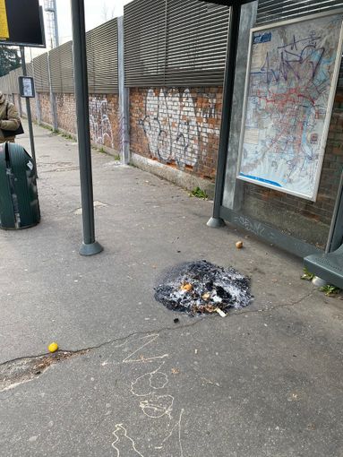 fermata dei mezzi pubblici