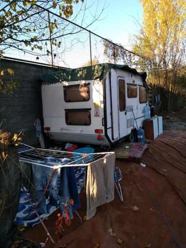 Blitz al campo rom di corso Tazzoli, sgomberati 5 roulotte e 2 furgoni