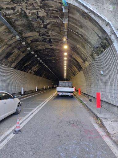 cantiere all'interno di una galleria