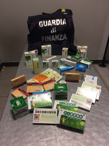 Farmaci illegali in valigia: nei guai un 43enne in arrivo da Pechino Farmaci illegali in valigia: nei guai un 43enne in arrivo da Pechino
