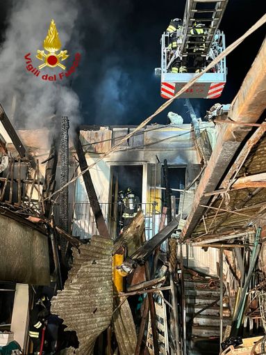 L'intervento dei vigili del fuoco è iniziato nel cuore della notte L'intervento dei vigili del fuoco è iniziato nel cuore della notte