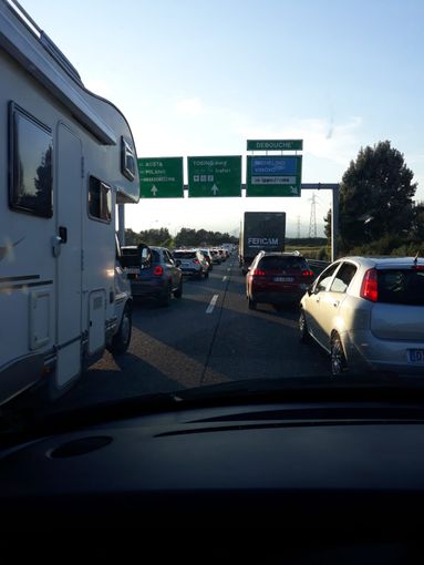 Schianto in tangenziale a Nichelino tra due auto, una vettura prende fuoco: 4 persone ferite Schianto in tangenziale a Nichelino tra due auto, una vettura prende fuoco: 4 persone ferite