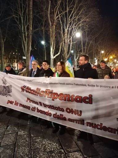 Alcuni esponenti politici alla marcia per la pace (foto tratta dal profilo FB del consigliere regionale Daniele Valle, PD) Alcuni esponenti politici alla marcia per la pace (foto tratta dal profilo FB del consigliere regionale Daniele Valle, PD)