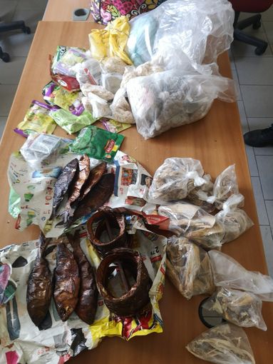 A Porta Palazzo i vigili urbani trovano cibo andato a male e merce illegale A Porta Palazzo i vigili urbani trovano cibo andato a male e merce illegale