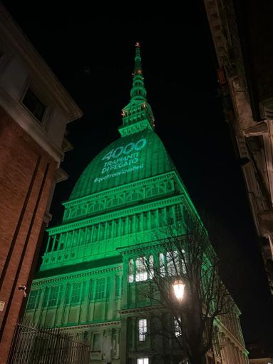 Mole colorata di verde per celebrare la Giornata Nazionale sulla Sla Mole colorata di verde per celebrare la Giornata Nazionale sulla Sla