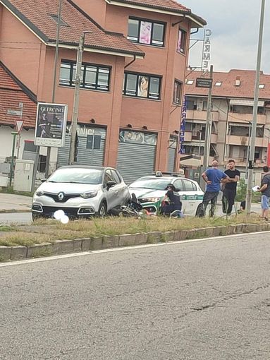 Ad avere la peggio il centauro, caduto a terra (foto Giusy Cois - Quartiere Barca e Bertolla) Ad avere la peggio il centauro, caduto a terra (foto Giusy Cois - Quartiere Barca e Bertolla)
