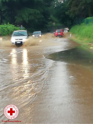 Il maltempo colpisce Chieri e Carmagnola: tetti scoperchiati e alberi caduti, in azione numerose squadre di Vigili del Fuoco (VIDEO) Il maltempo colpisce Chieri e Carmagnola: tetti scoperchiati e alberi caduti, in azione numerose squadre di Vigili del Fuoco (VIDEO)