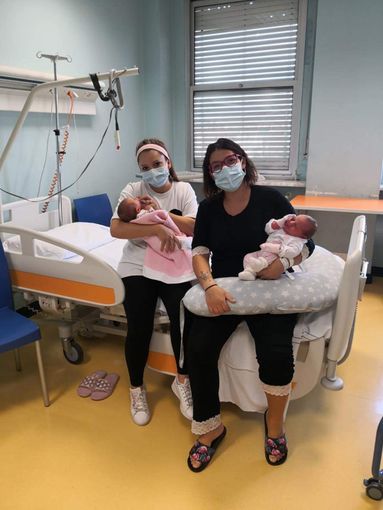 Doppio fiocco rosa a Rivoli: ai tempi del Covid le sorelle si ritrovano in ostetricia e ginecologia