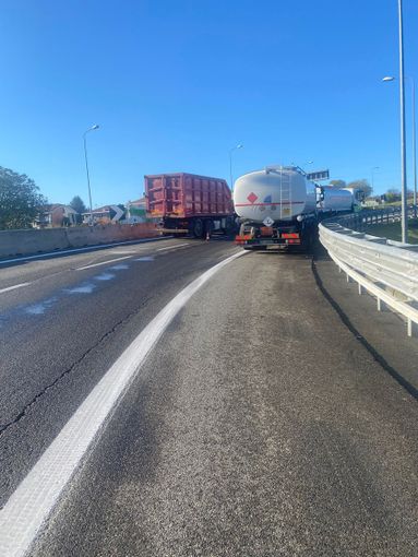 Tris di incidenti in contemporanea lungo la tangenziale Tris di incidenti in contemporanea lungo la tangenziale