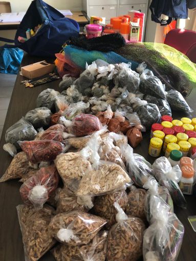 Pesci essiccati, spezie, cosmetici, unghia finte: ecco tutta la merce abusiva sequestrata oggi a Porta Palazzo dalla municipale Pesci essiccati, spezie, cosmetici, unghia finte: ecco tutta la merce abusiva sequestrata oggi a Porta Palazzo dalla municipale