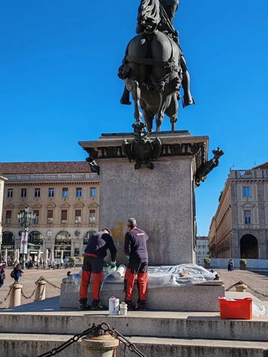 Spray e scritte: Torino ripulisce i suoi monumenti da vandali e sporcizia
