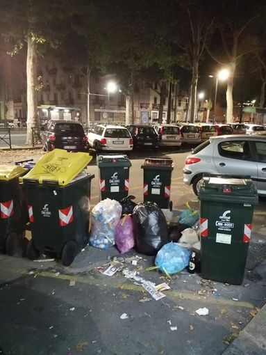 Torino, in corso Tortona spunta una piccola “discarica a cielo aperto”