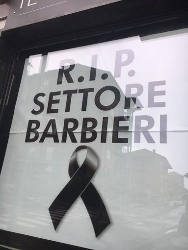 Nichelino, una ventina di parrucchieri ed estetisti 'celebrano il funerale' del settore. Il Comune pianifica aiuti Nichelino, una ventina di parrucchieri ed estetisti 'celebrano il funerale' del settore. Il Comune pianifica aiuti