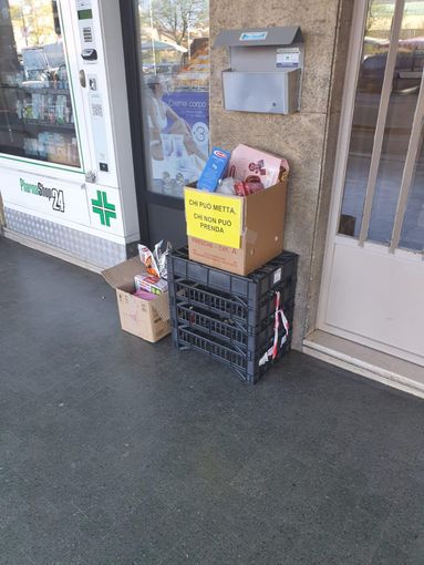 In via Onorato Vigliani la cassetta solidale per chi ha bisogno In via Onorato Vigliani la cassetta solidale per chi ha bisogno