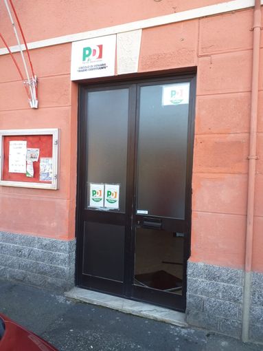 Atto vandalico contro la sede del Pd a Venaria Reale