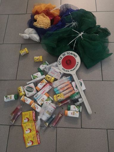 Multe e sanzioni a Porta Palazzo per ambulanti nordafricani risultati irregolari Multe e sanzioni a Porta Palazzo per ambulanti nordafricani risultati irregolari