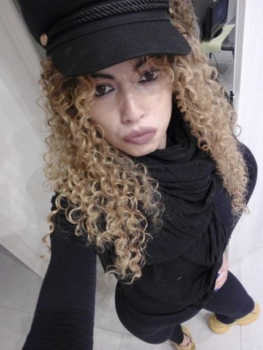 A Pinerolo si è spenta la stella di Shakira, la bella barista del Caffè Centrale