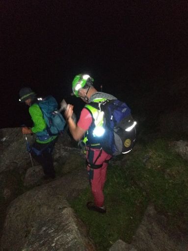 Uomini del soccorso alpino in azione Uomini del soccorso alpino in azione