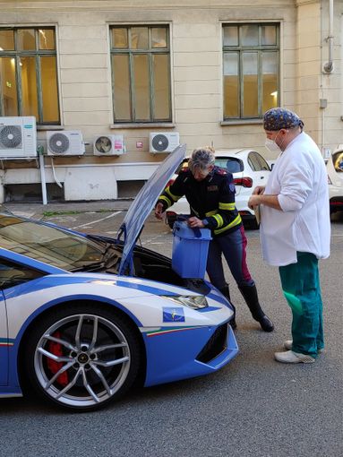 Salvata dal rene trasportato dalla Lamborghini del trasporto organi, il marito ringrazia la Polizia