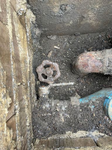 Ivrea, una tubazione rotta all’Istituto Cena tra le cause della perdita sulla pista di atletica