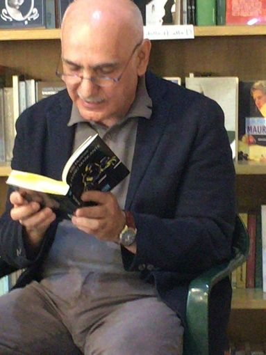 Vito Montrone con i suo romanzo Vito Montrone con i suo romanzo
