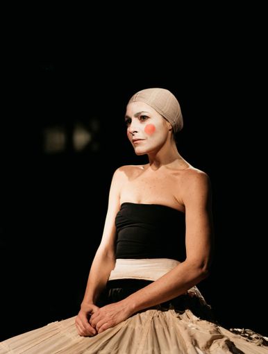 Una Giulietta imprigionata dai suoi demoni: così Malosti omaggia i cent'anni di Fellini Una Giulietta imprigionata dai suoi demoni: così Malosti omaggia i cent'anni di Fellini