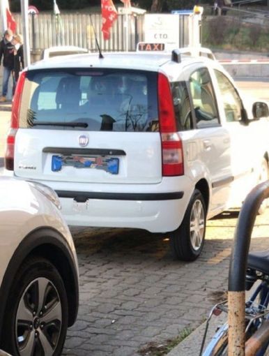 Taxista abusivo denunciato e sanzionato dai vigili: aveva allestito la sua auto come un vero e proprio taxi Taxista abusivo denunciato e sanzionato dai vigili: aveva allestito la sua auto come un vero e proprio taxi