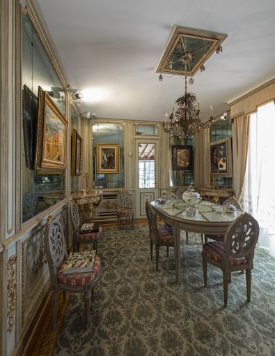 In mostra quasi 300 sculture e pitture In mostra quasi 300 sculture e pitture