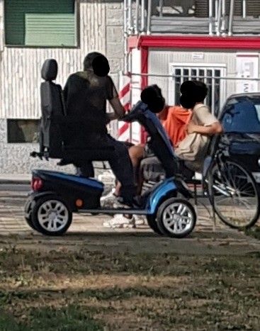 Molestava i ragazzini ai giardinetti e chiedeva sesso in cambio di ricariche telefoniche: pedofilo ultrasessantenne arrestato in Barriera di Milano