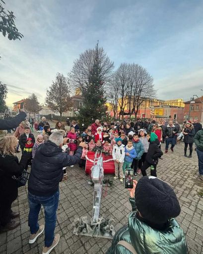Addobbi fai-da-te e un Babbo Natale speciale: torna l’evento più atteso dai bambini