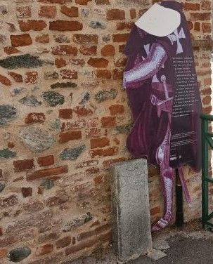 effige templari vandalizzata