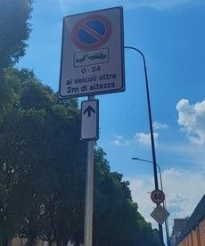 Cartelli di divieto di sosta