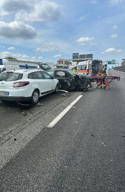 Tangenziale chiusa in direzione Milano Tangenziale chiusa in direzione Milano