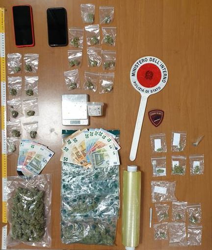 soldi e droga recuperati dalla Polizia