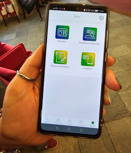 "Oggi si butta la plastica". Nuova App Iren Ambiente per differenziare bene. Si potranno segnalare i rifiuti abbandonati "Oggi si butta la plastica". Nuova App Iren Ambiente per differenziare bene. Si potranno segnalare i rifiuti abbandonati