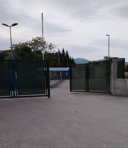 La porta aperta ieri sera all’ecoisola di Luserna San Giovanni