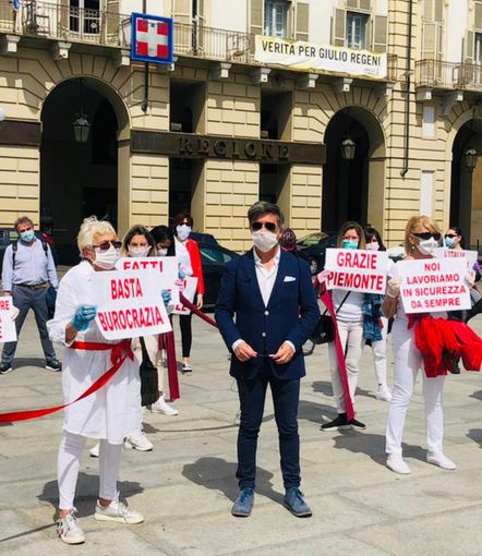 Estetiste domani in piazza: "Ci avete lasciate... sedute per terra, fateci lavorare in sicurezza" Estetiste domani in piazza: "Ci avete lasciate... sedute per terra, fateci lavorare in sicurezza"